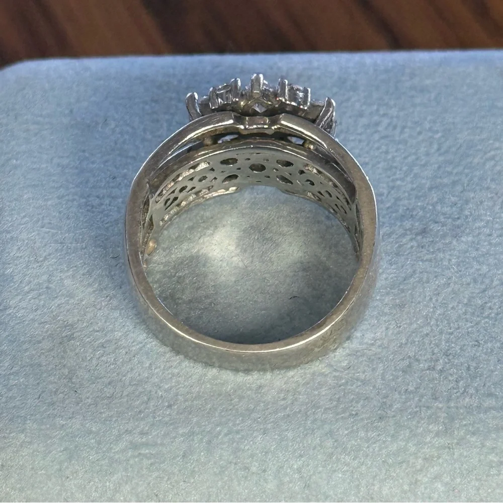 Vintage SW Sterling Silver Flower Ring – Size 6 – Marquise & Round CZ - Picture 5 of 10